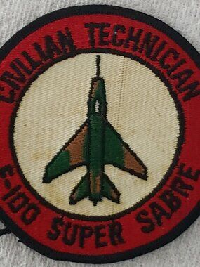 VINTAGE US AIR FORCE F-100 SUPER SABRE CIVILIAN TECHNICIAN 4"
